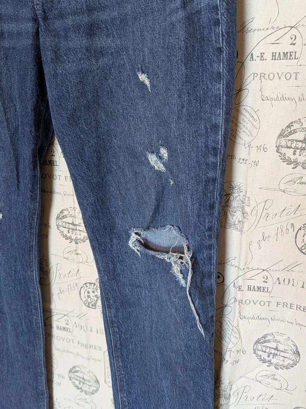 Old Navy Women’s Dark Blue Distressed High Rise Slouchy Straight-Leg Jeans 8-10